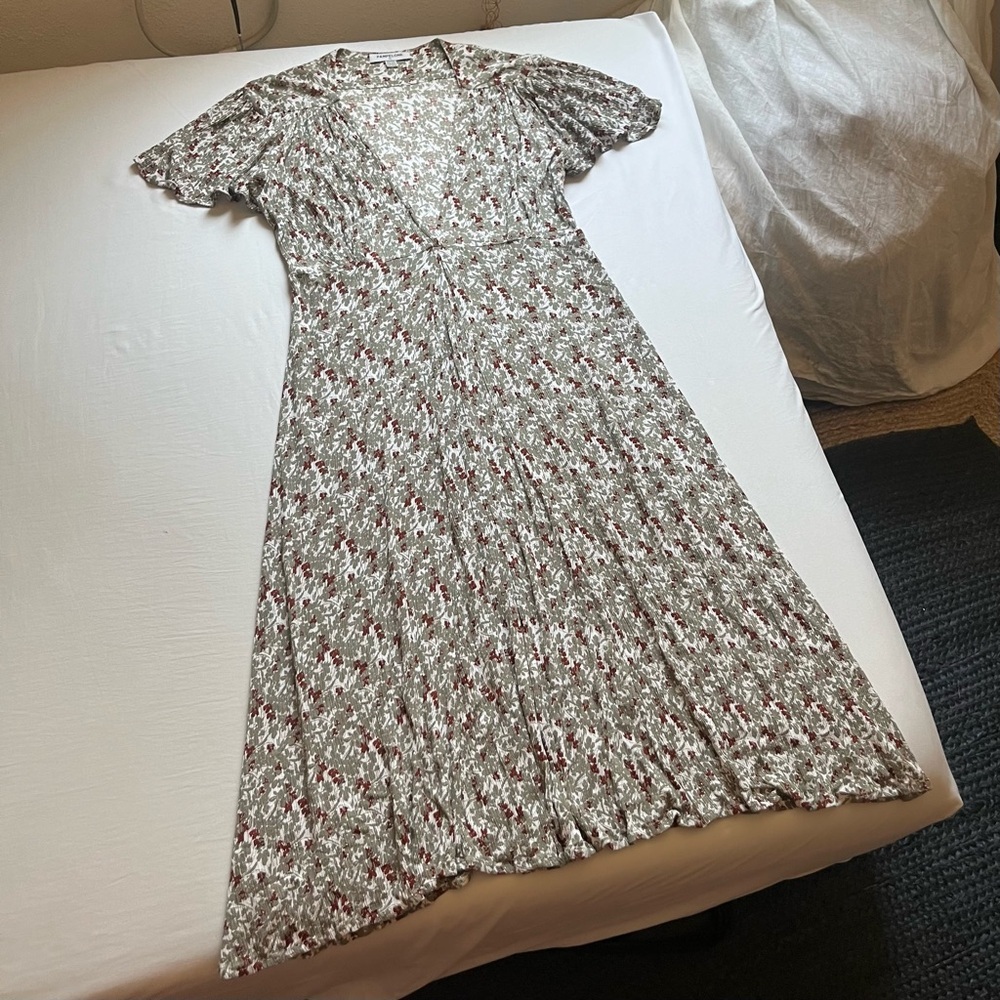 PAMPELONE tan white rayon gauze plunge v neck flutter‎ short sleeve midi dress